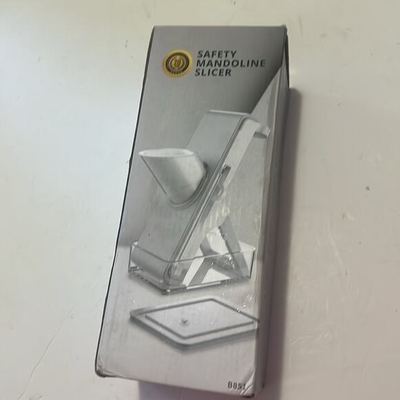 Safety Mandoline Slicer - Professional Kitchen Food Prep‎ Tool in Gray - Picture 3 of 6